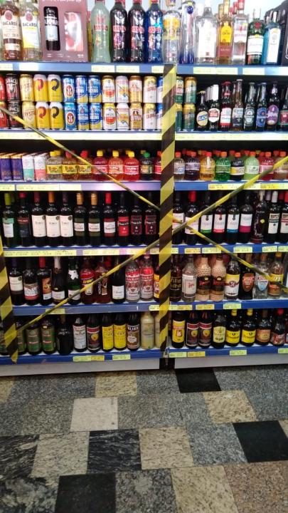 Foto 11 de 18 — Setor de bebidas é isolado em supermercados de Boa Esperança do Sul